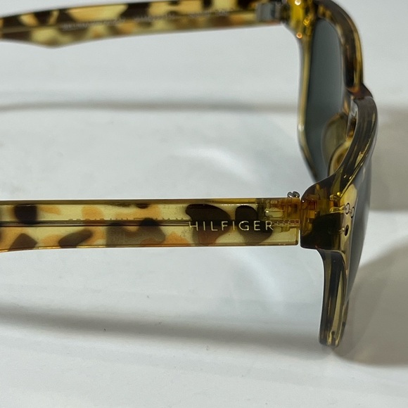 Tommy Hilfiger Women’s Brown Tortoise Chic Classic Classy Sunglasses - Picture 6 of 7